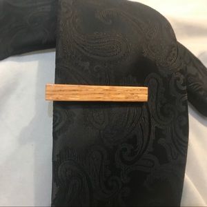 Red Oak Tie Bar